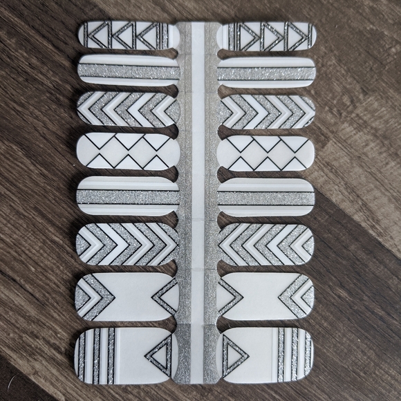 Nail Wraps - Black and White Geometric - Picture 1 of 1
